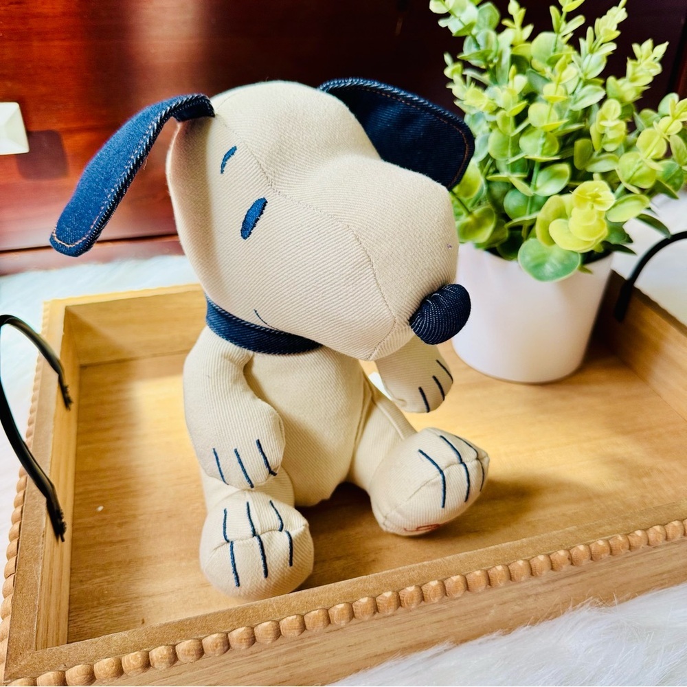 Collector Cute Snoopy Peanuts Denim Plush American Eagle Limited